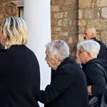 Γιώργος Μαζωνάκης: Στην Αγία Τριάδα της Νίκαιας η οικογένειά του για το 40ήμερο μνημόσυνο – Αρχίζει να συγκεντρώνεται κόσμος (Βίντεο)