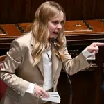 Μελόνι: Απειλές προς διαδηλωτές για φυλάκιση και πρόστιμα – «Όποιος ευθύνεται για σπασμένα πληρώνει» (Βίντεο)