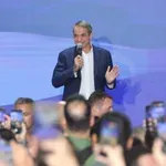 Μητσοτάκης στην 52η επέτειο ίδρυσης της ΝΔ: «Η χώρα δεν θα γυρίσει πίσω – Η ΝΔ αγωνίζεται για το καλό όλων των Ελλήνων και Ελληνίδων»