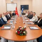 ΜΟΕ: Θετικό κλίμα στη συνάντηση αντιπροσωπειών Ελλάδας – Τουρκίας στα Χανιά