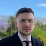 ΕΛ.Α.Σ: Ο Μπαλατσούκας ανήρτησε φωτογραφία ΑΙ με Μητσοτάκη-Ανδρουλάκη αγκαλιά – Απάντηση Μαρκογιαννάκη