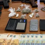 Ναρκωτικά σε Θησείο και Πετράλωνα: Ο 17χρονος «προμηθευτής», ο 14χρονος διακινητής και οι κωδικοποιημένες συνομιλίες
