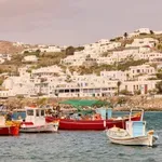 «John… και Μέρη»: Ο Γιάννης Ζουγανέλης ξεκινά από τη Μύκονο στο Open