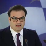 Πιερρακάκης: Ανακοίνωσε αύξηση του επιδόματος θέρμανσης κατά 30% (Βίντεο)