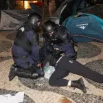 Λισαβόνα: Η αστυνομία διέλυσε καταυλισμό διαμαρτυρίας για τη στέγη (Βίντεο)