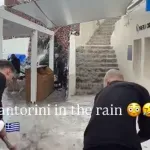 Οργή για βίντεο από τη Σαντορίνη: Εργαζόμενοι παλεύουν με τα νερά και οι πελάτες τρώνε ατάραχοι