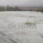 Έντονη χαλαζόπτωση στη Νέα Ζίχνη: Έγιναν όλα λευκά