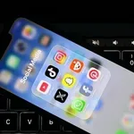 Common Sense Media: Συγχαρητήρια στην Ελλάδα για το «στοπ» στα social media κάτω των 15