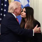 Τραμπ: Η Κίμπερλι Γκίλφοιλ δεν ήταν ποτέ μέλος της οικογένειάς μου, έβγαινε με το γιο μου πριν από πολύ καιρό