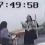 Μαλαισία: 16χρονος με τσεκούρι εισέβαλε σε τάξη – Επίθεση με live μετάδοση σε καθηγήτρια (Βίντεο)
