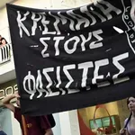 Ελευσίνα: Εκατοντάδες πολίτες στους δρόμους μετά την επίθεση με μαχαίρι στον 32χρονο – Παρόντες Μάγδα Φύσσα και Γιάννης Μάγγος