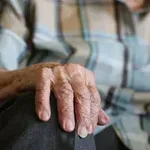 Σοκ στην Πετρούπολη: 73χρονος ζει στο αυτοκίνητο μετά από πλειστηριασμό και έξωση