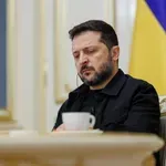 Ζελένσκι: «Συμμετοχή στις συνομιλίες ενδεχόμενης τριμερούς – Το Κίεβο πρέπει να είναι στο τραπέζι των διαπραγματεύσεων»
