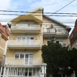 Nova.rs u domu zvezde devedesetih: Evo kako proslavlja Vaskrs sa sinom, snajkom i unucima (VIDEO)