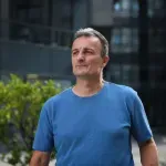 "Oči ti ispale": Naš pevač otkrio kako ga je žena napala zbog načina na koji je komentarisao koleginicu