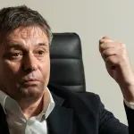 Piksi u javnosti prvi put posle odlaska sa klupe Srbije, uslikanna tribinama