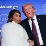 "Njega Bog štiti": Niki Minaž podržala Trampa i, držeći ga za ruku, poručila da je njegov najveći obožavalac VIDEO