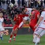 Kostov za pet sekundi dva puta zatresao prečku, Zvezda vodi u Kragujevcu