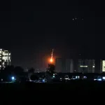 VIDEO Bljesak, udar, pa eksplozija: Američki konzulat u plamenu nakon što ga je pogodio iranski dron u Dubaiju