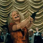 Potera, vrištanje i histerija u nepotrebnoj žanrovskoj konfuziji: Kritika filma "Nevesta!"