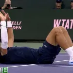 VIDEO "Najbolji poen koji ćete ikada videti": Novak prkosi zakonima i izvlači nemoguće, pogledajte zbog čega je samo pao na zemlju