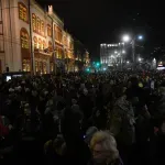 BLOG UŽIVO Rektor Đokić se obratio okupljenima sa balkona Rektorata: "Policija upala u zgradu bez jasnog pravnog obrazloženja, pretresali kancelarije, tražili dokumenta"