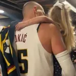 Da se istopiš: Ognjena poletela Jokiću u zagrljaj, scena o kojoj pričaju svi VIDEO