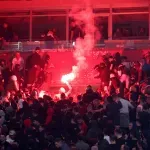 VIDEO Snimak žestoke makljaže na derbiju između navijača Zvezde i policije