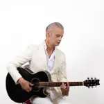 "Gade mi se poznati koji prodaju svoje tužne priče": Pevač šokirao izjavom o kolegama