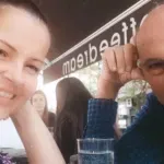 Ko je pevač (88) koji je u vezi sa 41 godinu mlađom koleginicom: Radni vek proveo kao konstruktor alata, a proslavio se zajedno sa rođenim bratom