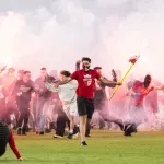 VIDEO Huligani upali na teren i prekinuli veliki derbi za titulu, scene ostavile Evropu u šoku