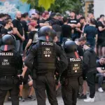 Haos pred finale: Letele stolice u sukobu navijača, određena zabrana VIDEO