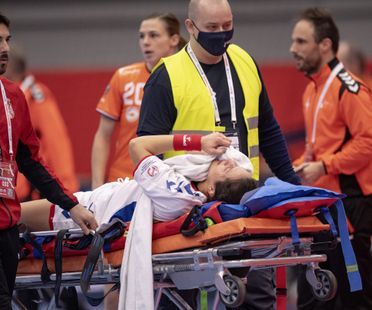 Teška povreda Andree Lekić, izneli je s terena