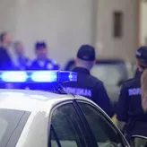 Uhapšen manijak iz Obrenovca: Sekirom lupao po kući, pretio sinu, pa otišao da preti komšiji