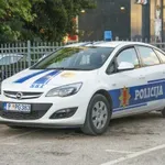 Srbin uhapšen u Podgorici: Policajcima pokazao falsifikovanu ličnu kartu i vozačku dozvolu koje je nabavio za 1.000 evra