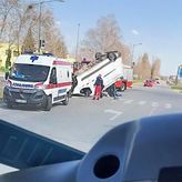 Troje povređenih u nesreći u Novom Sadu: Sudarili se kombi i automobil
