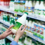 Da li je bolje kiselo mleko ili jogurt? Gastroenterolog Perišić objasnio šta treba da gledate na ambalaži