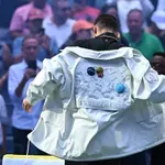 FOTO „Lakost“ menjao logo zbog Novaka, sad se oglasio i zbog jakne: „Specijalna jakna, specijalan igrač“