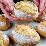 „Ne kupujem hleb godinama, sam ga spremam. Evo kako da ga brzo napravite, a da kora bude savršeno hrskava“