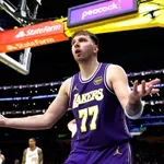 VIDEO Šmekerski potez Dončića, platiće kaznu za saigrača posle sukoba: „Dobio sam prljav udarac u leđa…“