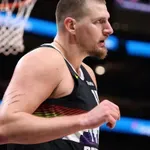 FOTO Svi gledaju u rane na Jokićevoj ruci i pitaju se: „Kako?“