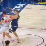 VIDEO Pogledajte kako je Jokić nasamario Šenguna, Turčin odmah skočio na sudije: Nadigrao rivala, a onda mu u napadu uradio baš ovo