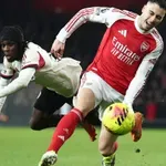 Tuča umesto fudbala, teška povreda obeležila derbi Arsenala i Liverpula VIDEO