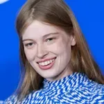 Transrodna ćerka Ilona Maska novo je lice Rijaninog brenda: Prati je milion ljudi, a slavnog oca javno proziva