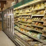 Izgleda kao sir, u marketima stoji gde i sir i svi ga kupuju misleći da je sir – a zapravo nema veze s njim. Evo kako da prepoznate „lažni sir“