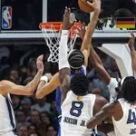 VIDEO Ovakvo zakucavanje Evropa nije videla do sada, četvoricu „uneo“ u koš