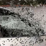 Divja vožnja končala s čelnim trčenjem pri Razdrtem