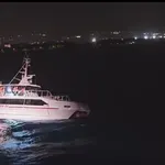 V bližini Zadra se je potopil katamaran: S krova rešili 43 ljudi (video)