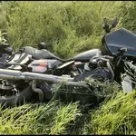V jarku ob cesti našli neodzivnega motorista: Ni mu bilo pomoči