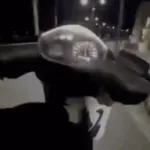 Divjanje s skuterjem in izzivanje policije v Kopru (VIDEO)